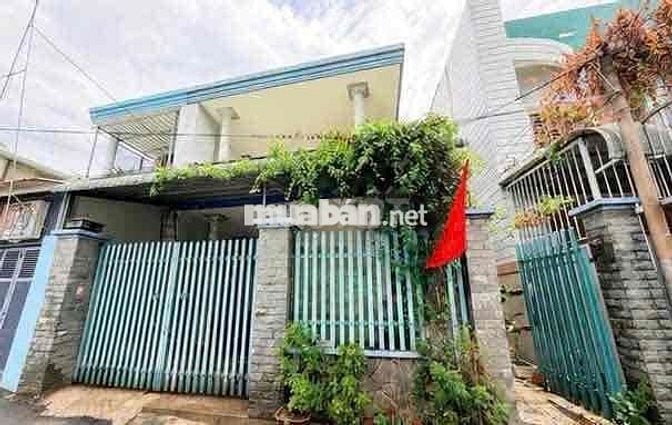 nhà 4 phòng ngủ chỉ 2 phút ra ngân hàng , gần phạm văn đồng
