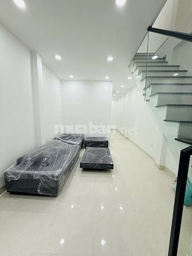 Nhà quận 10 , tiện ích xung quanh đầy đủ, ngay Trung tâm SG