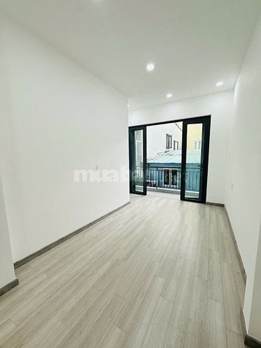 Nhà quận 10 , tiện ích xung quanh đầy đủ, ngay Trung tâm SG