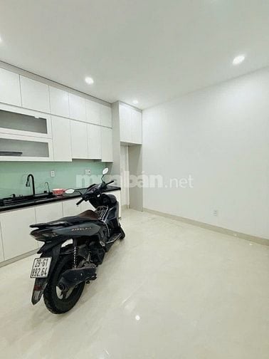 Nhà quận 10 , tiện ích xung quanh đầy đủ, ngay Trung tâm SG