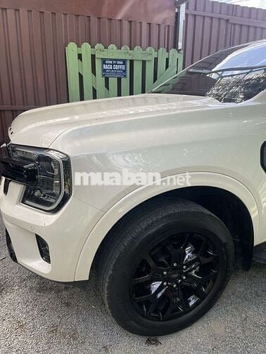 Ford Everest 2024 35000km Trắng