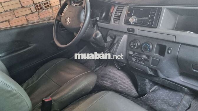 Toyota Hiace Van 2010 Xám 940kg