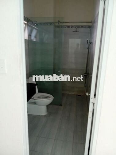 Bán nhà ngay cổng chính công ty pounchen ( khu căn hộ chung cư 5 tầng)