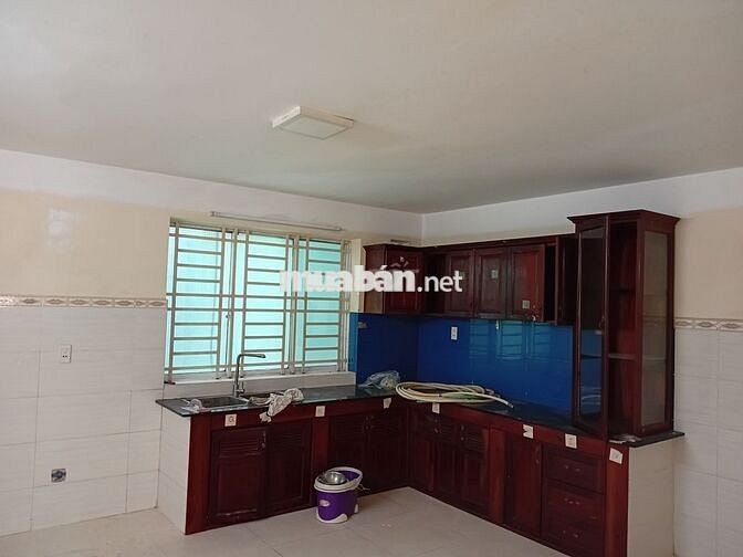 Bán nhà ngay cổng chính công ty pounchen ( khu căn hộ chung cư 5 tầng)