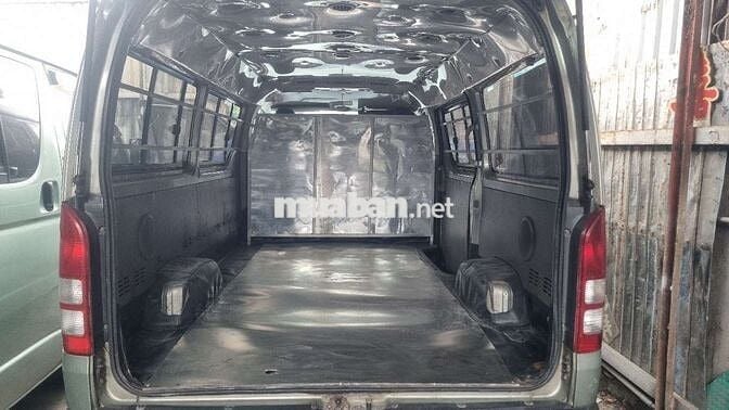 Toyota Hiace Van 2010 Xám 940kg