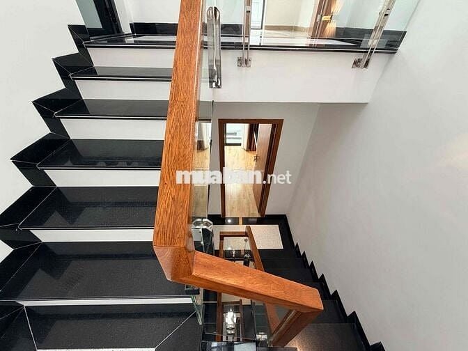 Nhà 4 tầng độc lập trung tâm phường An Dương. Oto ra vào thoải mái.