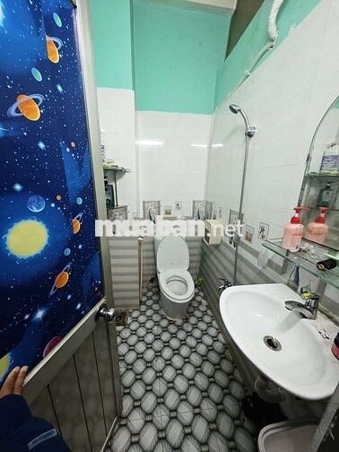 NHÀ 2 LẦU - 4PN, 3WC - HẺM RỘNG RÃI 