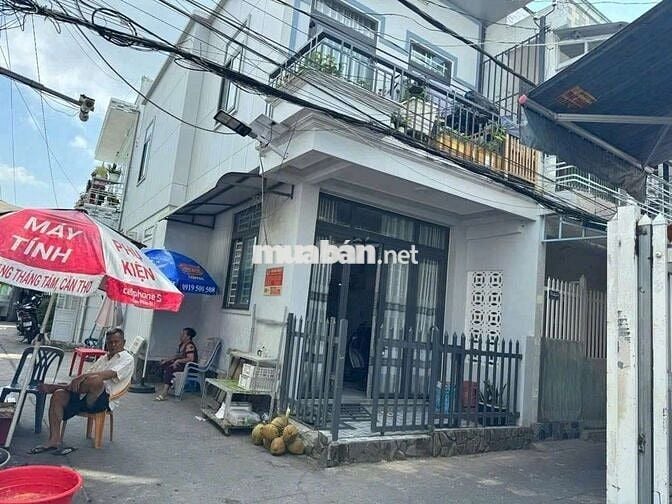 Bán nhà lộ ô tô đầy đủ nội thất
