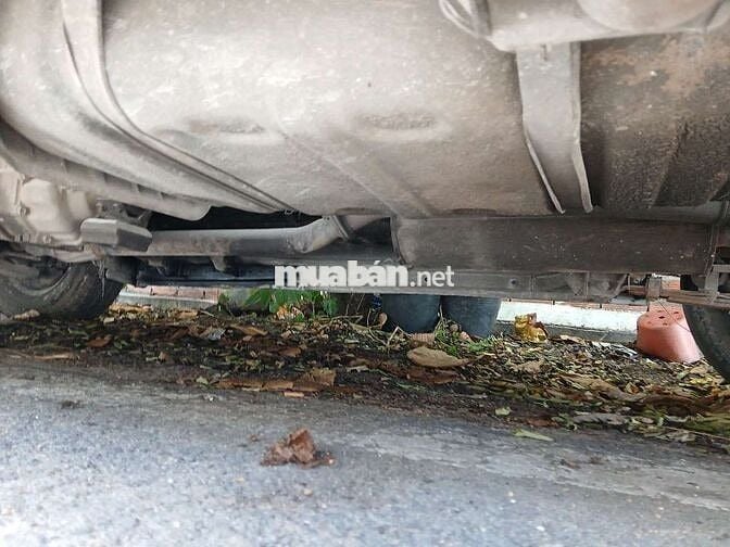 Toyota Hiace 2005 Dầu Vàng Cát