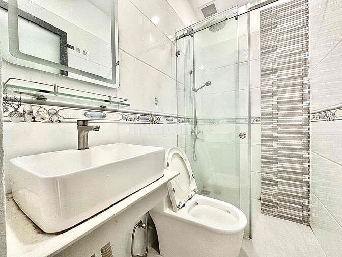 PHÒNG BAN CÔNG CỬA KÍNH MÁY LẠNH GẦN DH CÔNG THƯƠNG