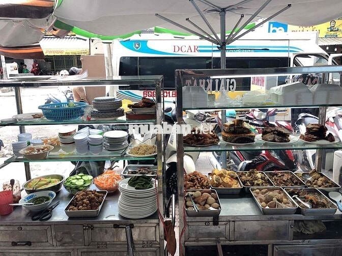 Cần tuyển phụ bán quán cơm. lương 300k/ngày