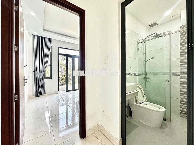 PHÒNG BAN CÔNG CỬA KÍNH MÁY LẠNH GẦN DH CÔNG THƯƠNG