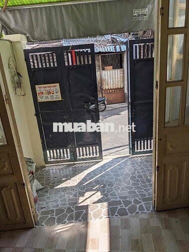 Cho thuê nhà 15 triệu chính chủ hướng đông bắc : nhà bề ngang 3m5 và b