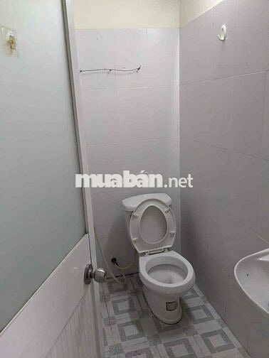 Cho thuê nhà 15 triệu chính chủ hướng đông bắc : nhà bề ngang 3m5 và b