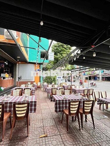 NHÂN VIÊN NAM NỮ PHỤC VỤ QUÁN NHẬU BÌNH MINH