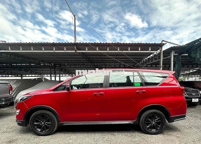 Toyota Innova Venturer 2.0AT Số tự động 2018