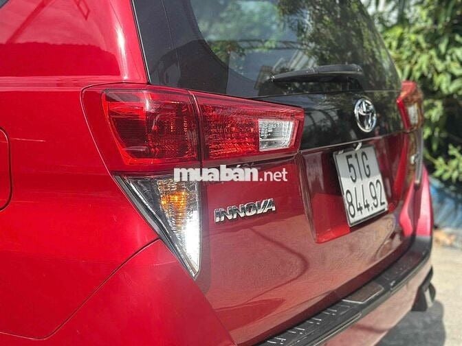 Toyota Innova Venturer 2.0AT Số tự động 2018