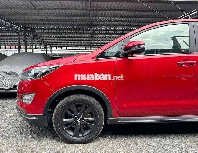 Toyota Innova Venturer 2.0AT Số tự động 2018