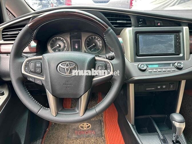 Toyota Innova Venturer 2.0AT Số tự động 2018
