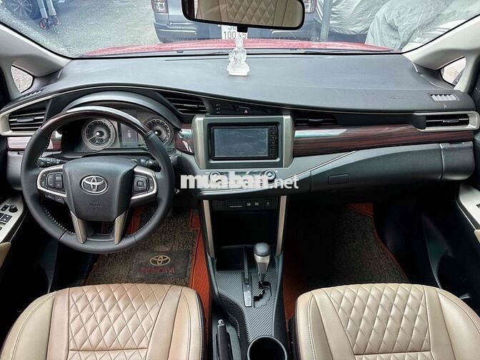 Toyota Innova Venturer 2.0AT Số tự động 2018