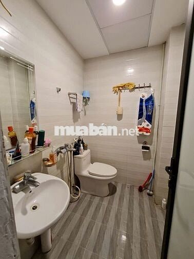 Cho thuê  ccmn căn góc thoáng đẹp 2 phòng ngủ tầng 5