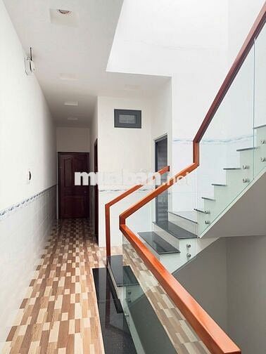 CHÍNH CHỦ BÁN NHÀ 1 TRỆT 3 LẦU , MẶT TIỀN NGUYỄN CHÁNH, KDC 586
