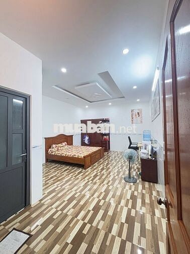 CHÍNH CHỦ BÁN NHÀ 1 TRỆT 3 LẦU , MẶT TIỀN NGUYỄN CHÁNH, KDC 586