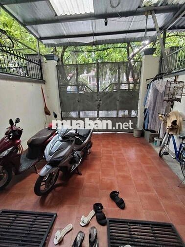 NHÀ VIEW CÔNG VIÊN 3 LẦU SÂN ĐỂ XE MÁY RỘNG 4PN 3WC SẴN MÁY LẠNH Ở +VP