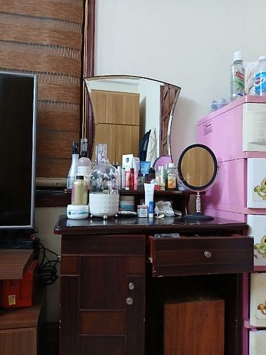THANH LÝ 2 TỦ NHỰA, 1 BÀN PHẤN GIÁ 650K. LH 0936324388 