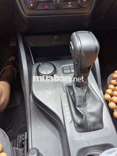 Ford Bán tải 2025 2 cầu 4x4AT Trắng 8000 km