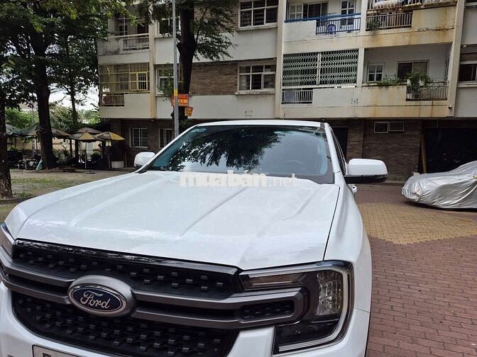 Ford Bán tải 2025 2 cầu 4x4AT Trắng 8000 km