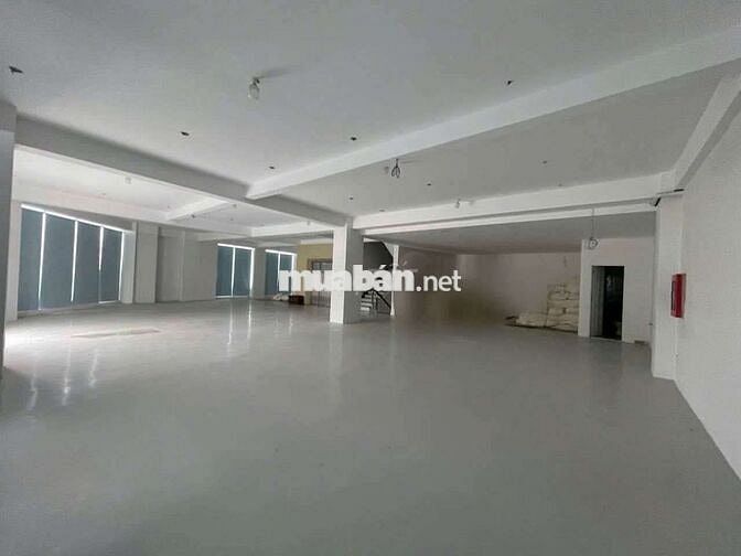 CHO THUÊ TOÀ NHÀ 14X18(HẦM +7LẦU) SÀN TRỐNG SUỐT CÓ THANG MÁY 