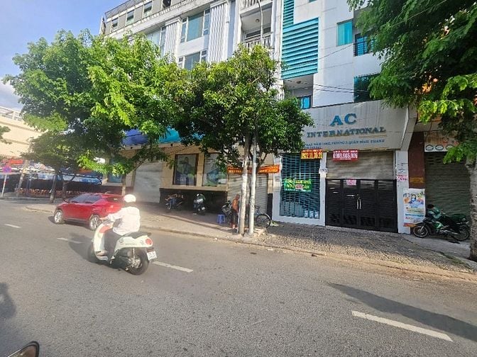 TÔI CẦN BÁN 17-19 PHAN XÍCH LONG, P.CẦU KIỆU HẦM 6 TẦNG NGANG 7M×14M