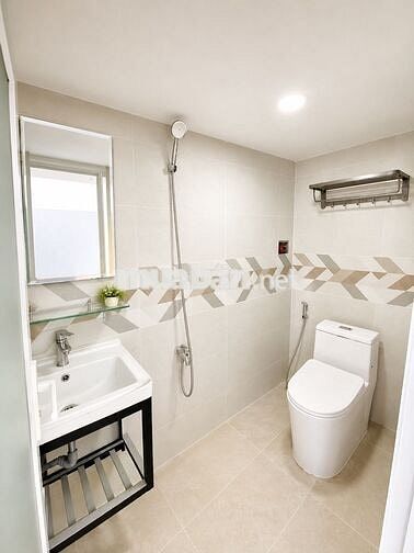 BÁN TÒA NHÀ CHDV -2 MẶT TIỀN- NGAY KCN VĨNH LỘC, DÒNG TIỀN 175TR/THÁNG