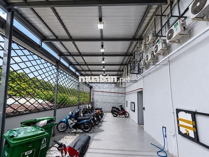 BÁN TÒA NHÀ CHDV -2 MẶT TIỀN- NGAY KCN VĨNH LỘC, DÒNG TIỀN 175TR/THÁNG