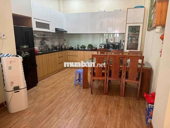 Nhà 1 Trệt 3 Lầu 4PN 4x16m Mặt Tiền Đường Số Phường Tân Quy Q.7