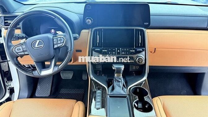 Lexus LX600 Urban 2023 Trắng 7 chỗ Nâu da bò