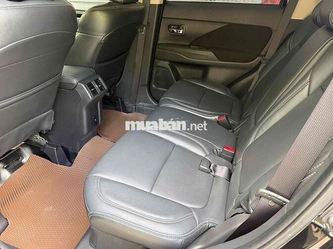 Mitsubishi Outlander 2.0 CVT 2021 Đen 7 vạn km