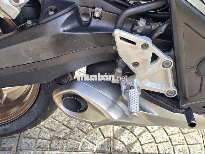 Cb650r(đồ chơi rất nhiều gần 20tr).Mua mới 2020