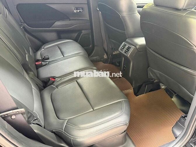 Mitsubishi Outlander 2.0 CVT 2021 Đen 7 vạn km