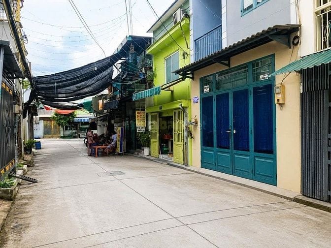 Bán gấp Nhà đẹp 2 Tầng 40m2sd hẻm 6m giáp QL1A gần Aeon Mall chỉ 1ty95