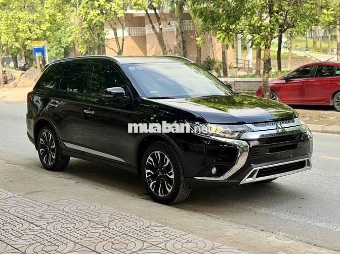 Mitsubishi Outlander 2.0 CVT 2021 Đen 7 vạn km