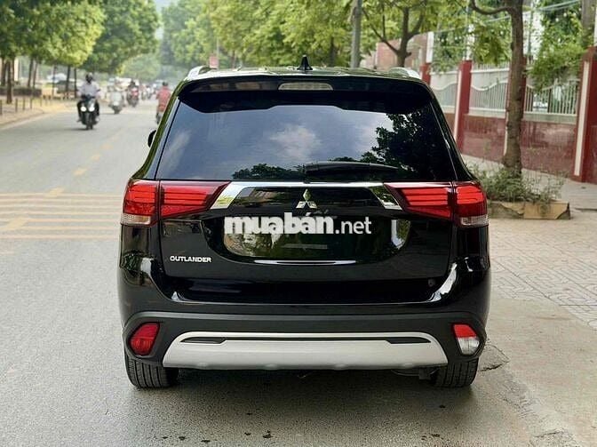 Mitsubishi Outlander 2.0 CVT 2021 Đen 7 vạn km