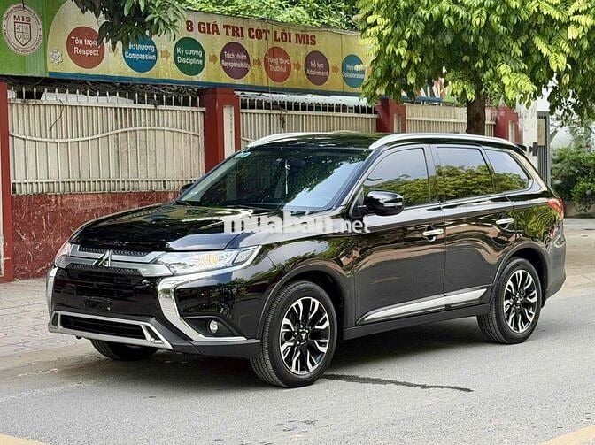 Mitsubishi Outlander 2.0 CVT 2021 Đen 7 vạn km