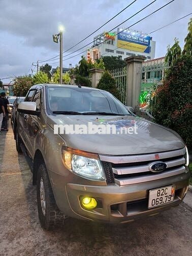 Ford Ranger Số sàn Nâu 7 chỗ