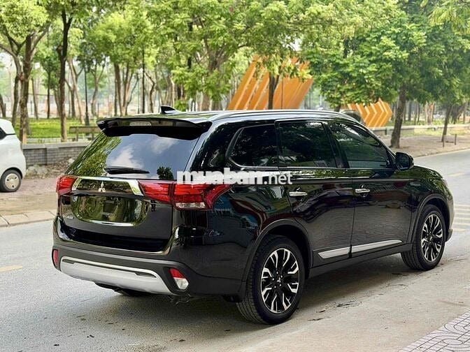 Mitsubishi Outlander 2.0 CVT 2021 Đen 7 vạn km