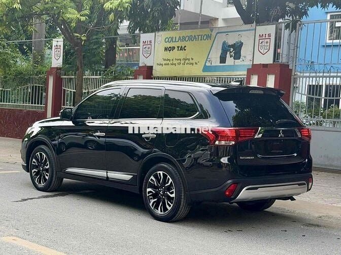 Mitsubishi Outlander 2.0 CVT 2021 Đen 7 vạn km