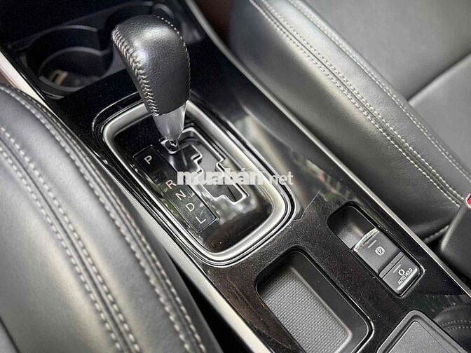 Mitsubishi Outlander 2.0 CVT 2021 Đen 7 vạn km