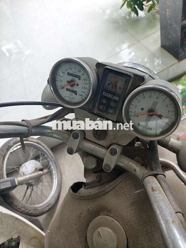 Daelim Custom 125 Đỏ mận Cổ điển Nhập khẩu