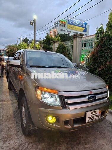 Ford Ranger Số sàn Nâu 7 chỗ